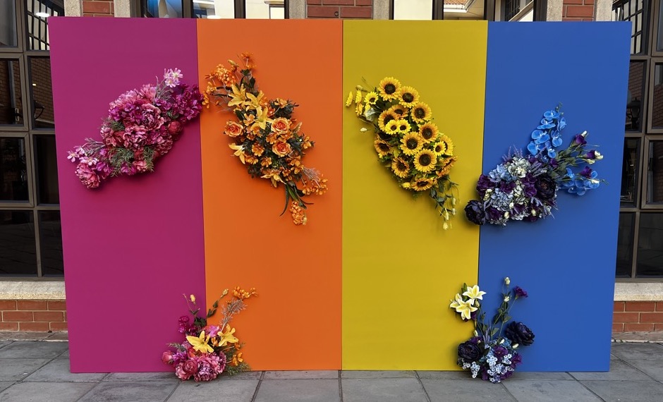 rainbow-panel-backdrop-with-flowers